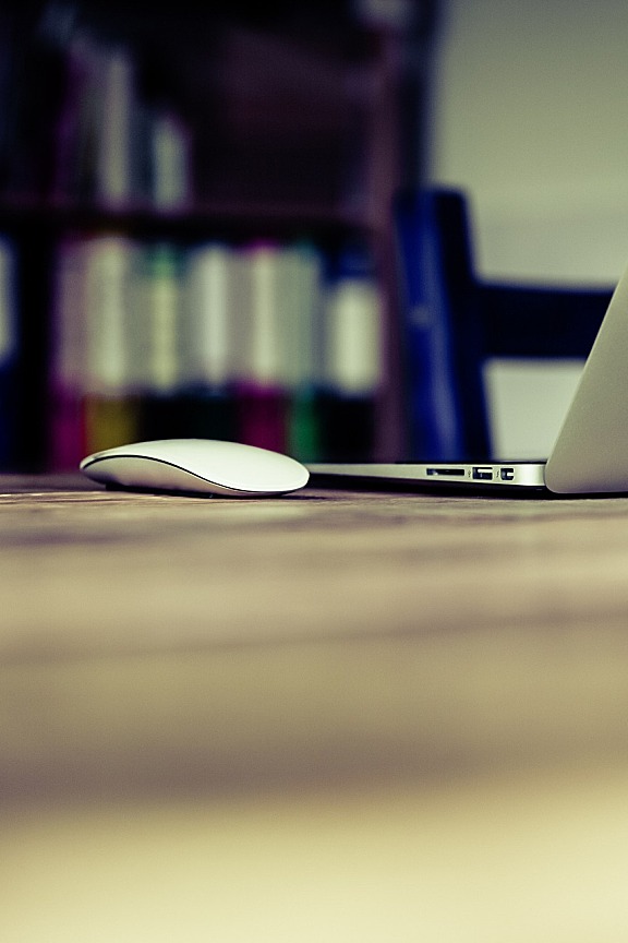 在中国的商业环境中，企业该如何搭建数字护城河